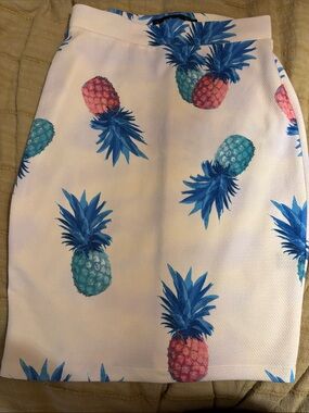 Icône White Pineapple-Print Pencil Skirt
2/20 Bundle for discount